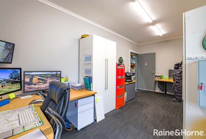 4/32 Corporation Avenue Robin Hill NSW 2795 - Image 2