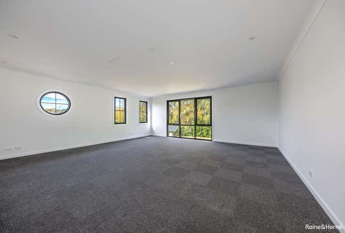 1/48 Brantome Street Gisborne VIC 3437 - Image 5