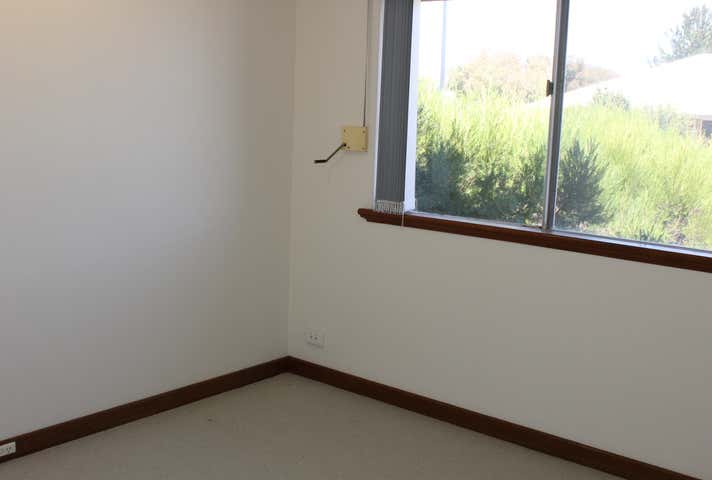 198 Lyon Road Aubin Grove WA 6164 - Image 8