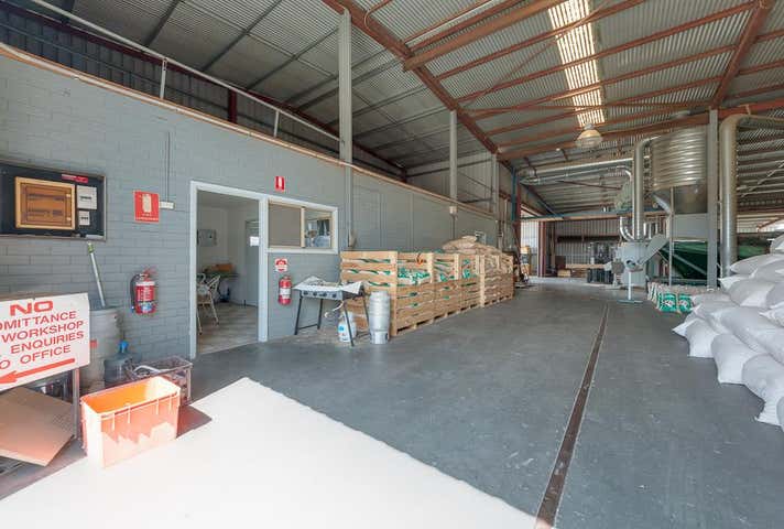 25 Stanhope Gardens Midvale WA 6056 - Image 6