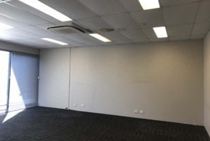 4/73 Discovery Drive Bibra Lake WA 6163 - Image 10