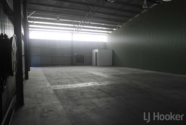 2/14 Endurance Avenue Queanbeyan East NSW 2620 - Image 4