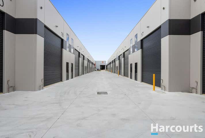 8 Treasure Court Cranbourne West VIC 3977 - Image 2