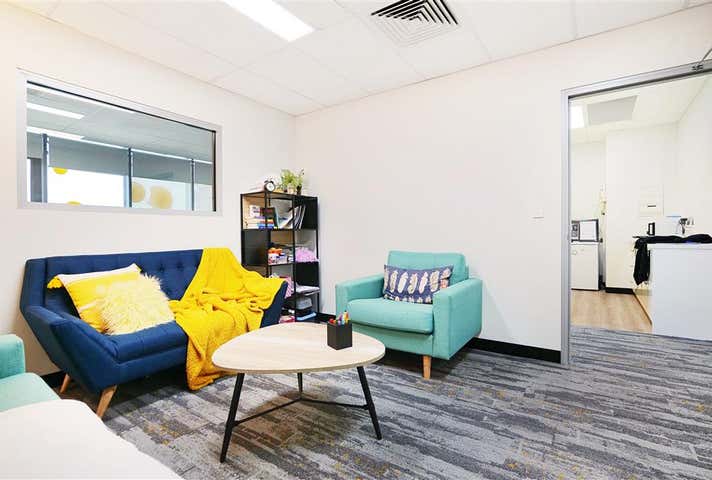 2/2 Points Way Cockburn Central WA 6164 - Image 15