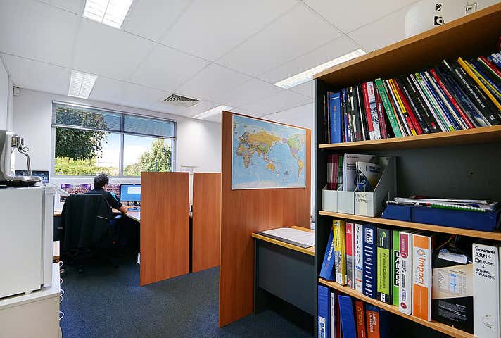 46 Tulloch Way Canning Vale WA 6155 - Image 11