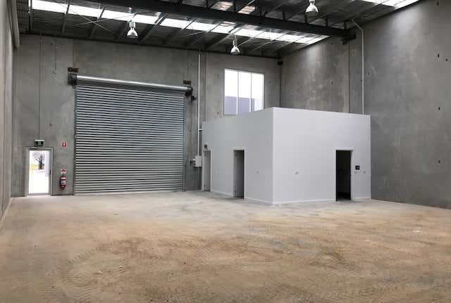 4/2 Brooke Court Melton VIC 3337 - Image 5