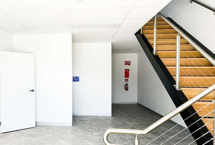 1 & 2/21 Camino Crescent Cranbourne West VIC 3977 - Image 5