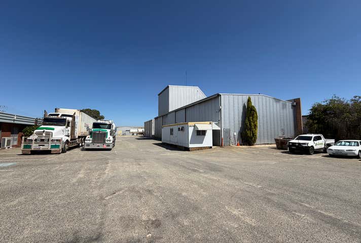 7 Coulson Way Canning Vale, 7 Coulson Way Canning Vale WA 6155 - Image 2