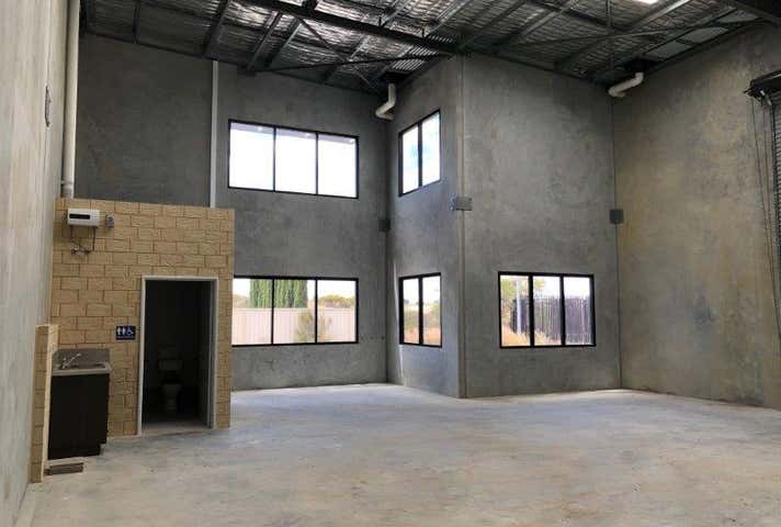 10 Welwyn Ave Yanchep WA 6035 - Image 8