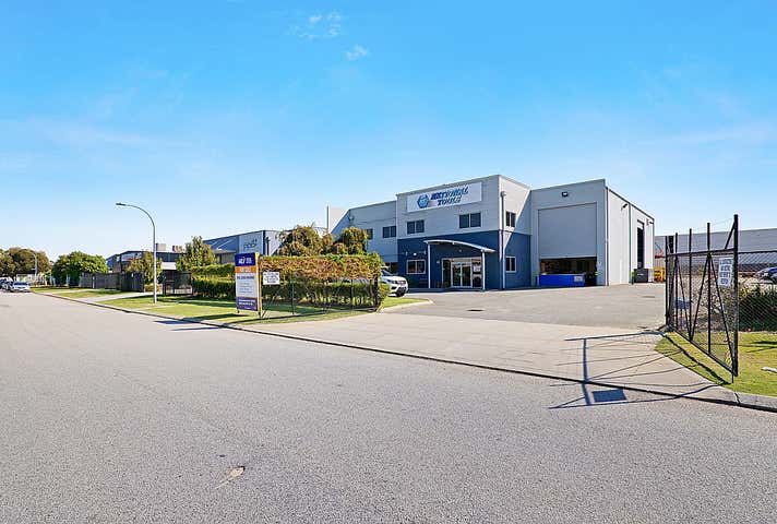 46 Tulloch Way Canning Vale WA 6155 - Image 3