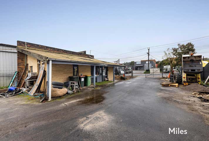 28 Peel Street Eltham VIC 3095 - Image 3