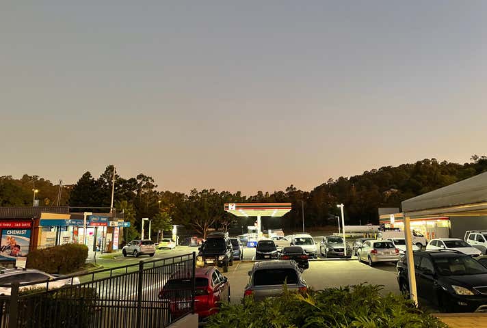 10/2 Universal Street Pacific Pines QLD 4211 - Image 10