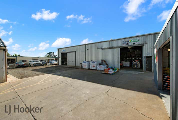 13 Bradpole Road Edinburgh North SA 5113 - Image 15