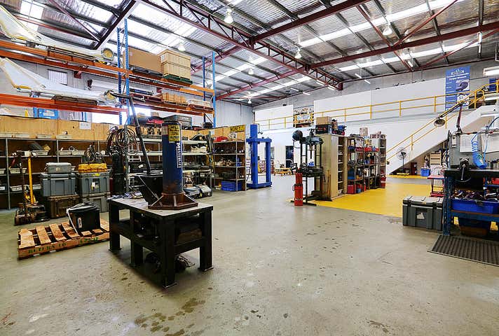 46 Tulloch Way Canning Vale WA 6155 - Image 17