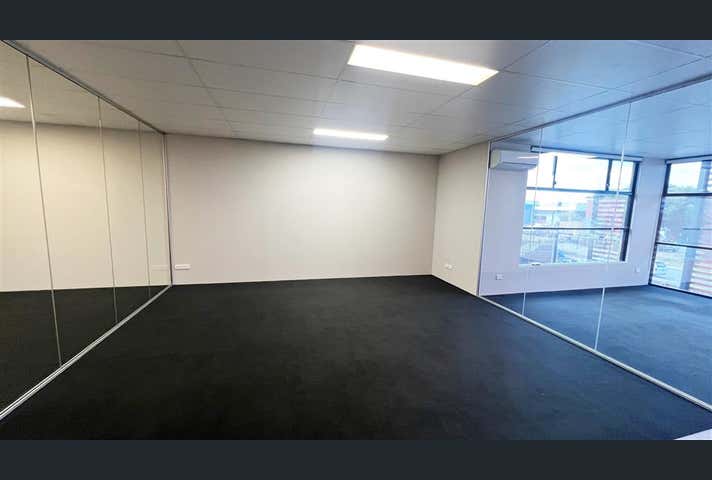 2/10 Renewable Chase Bibra Lake WA 6163 - Image 6