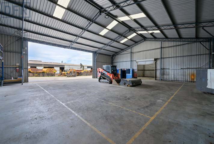 11 Winchester Road Bibra Lake WA 6163 - Image 17