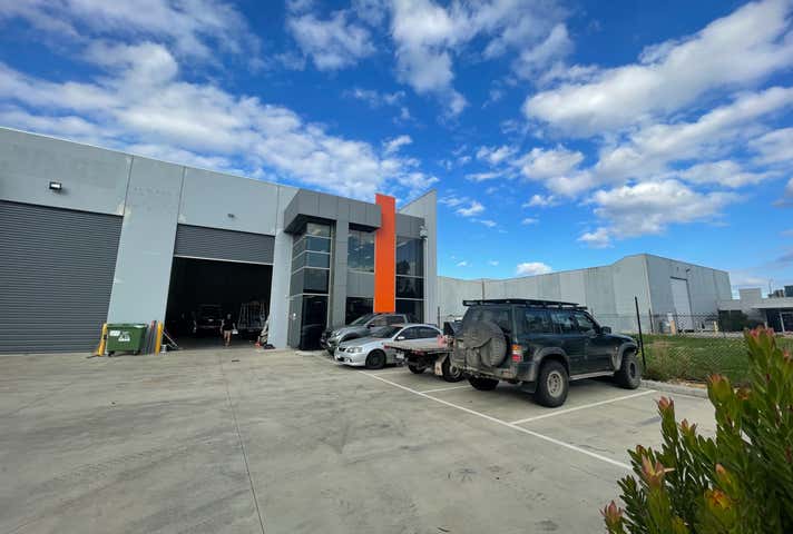 2/7 Morialta Road Cranbourne West VIC 3977 - Image 2