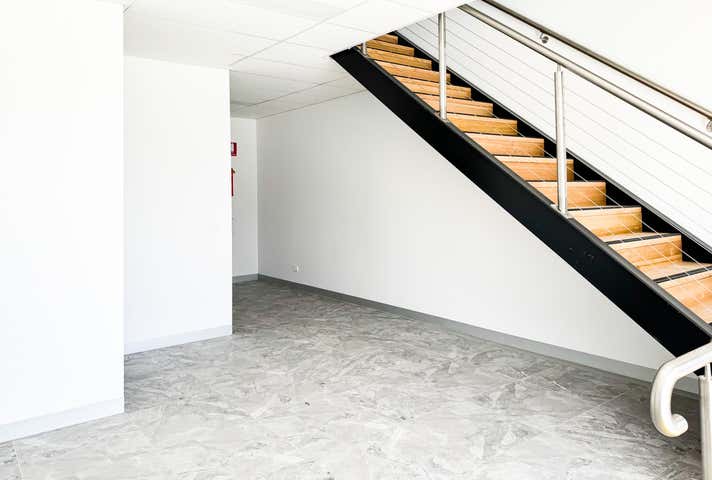 1 & 2/21 Camino Crescent Cranbourne West VIC 3977 - Image 6