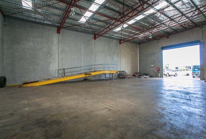 8 Mordaunt Circuit Canning Vale WA 6155 - Image 13