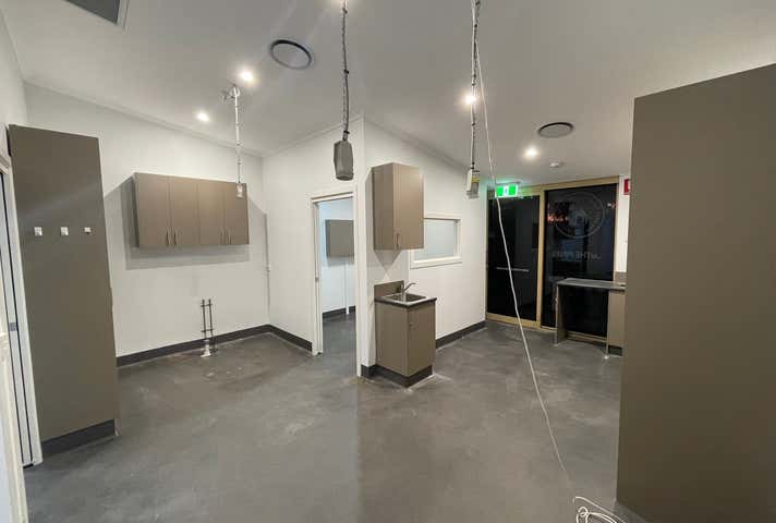 10/2 Universal Street Pacific Pines QLD 4211 - Image 13