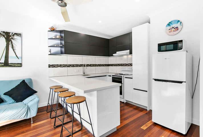 577 Esplanade Urangan QLD 4655 - Image 9