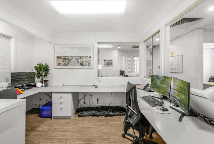 2 Kalimna Drive Broadbeach Waters QLD 4218 - Image 14