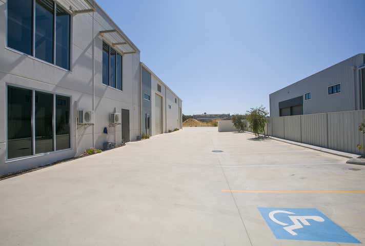Unit 4, 37 Greenwich Pde Neerabup WA 6031 - Image 4