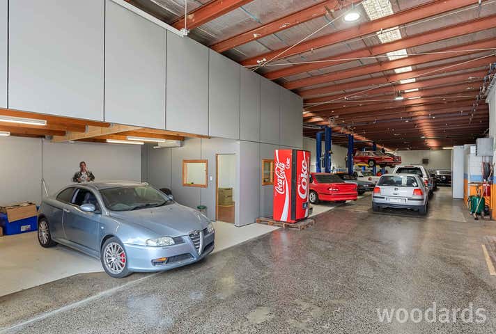 2/25 Temple Drive Thomastown VIC 3074 - Image 2