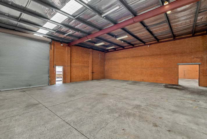 32 Garema Circuit Kingsgrove NSW 2208 - Image 4