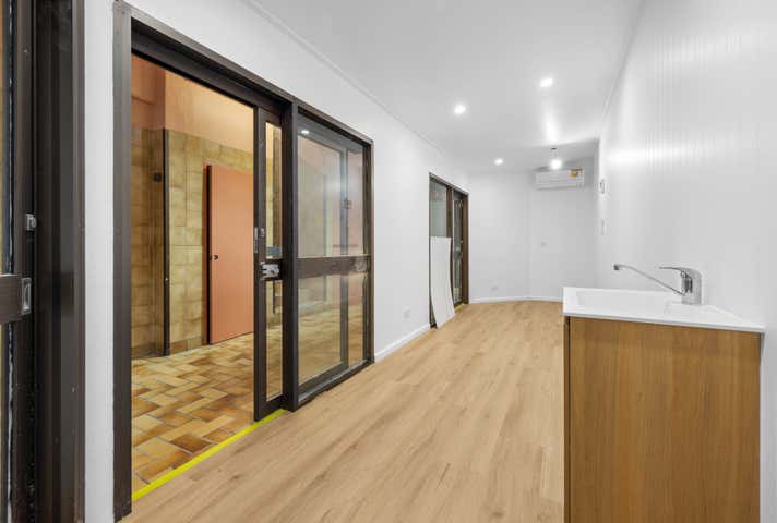 3/77 Redcliffe Parade Redcliffe QLD 4020 - Image 3