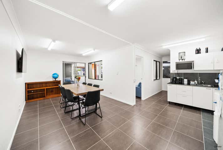 1/4 Flagstone Drive Burleigh Heads QLD 4220 - Image 6
