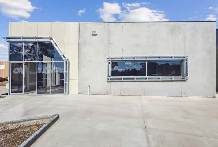 39 Collins Street Kangaroo Flat VIC 3555 - Image 3