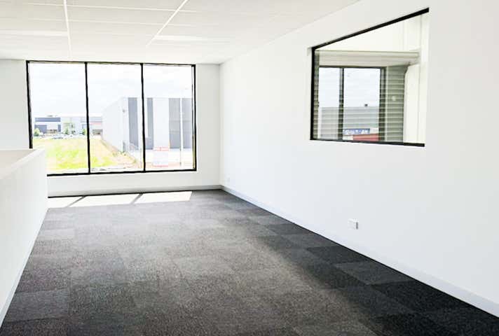 1 & 2/21 Camino Crescent Cranbourne West VIC 3977 - Image 7