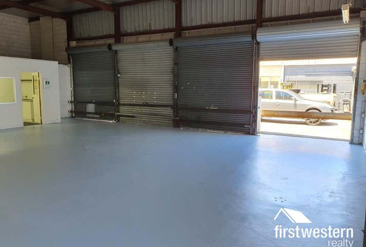 6/17 Prindiville Drive Wangara WA 6065 - Image 2