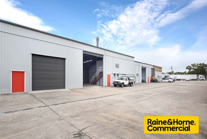 3/24 Spine Street Sumner QLD 4074 - Image 1