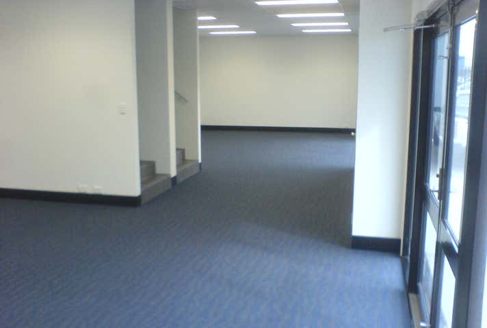 14 Tacoma Circuit Canning Vale WA 6155 - Image 8