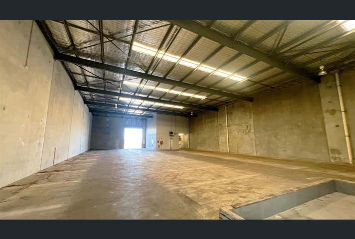 2/10 Renewable Chase Bibra Lake WA 6163 - Image 11