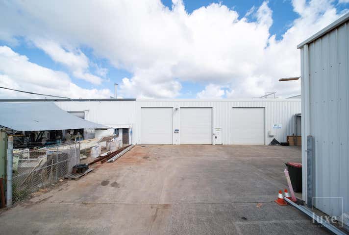 Unit 1 A, 12 Bearing Avenue Warana QLD 4575 - Image 5