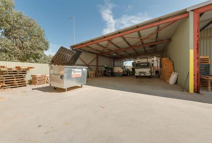 25 Stanhope Gardens Midvale WA 6056 - Image 3