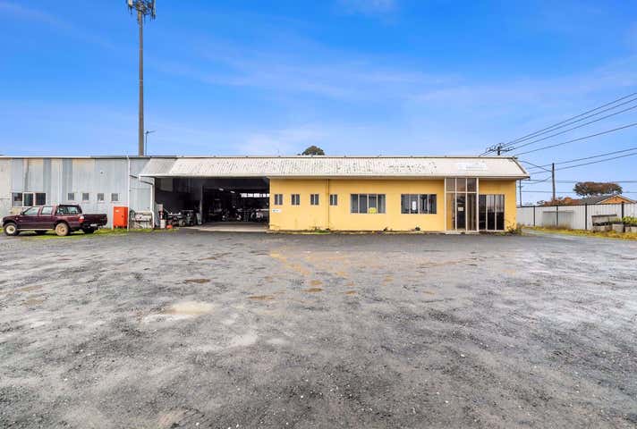 998 Norman Street Wendouree VIC 3355 - Image 9