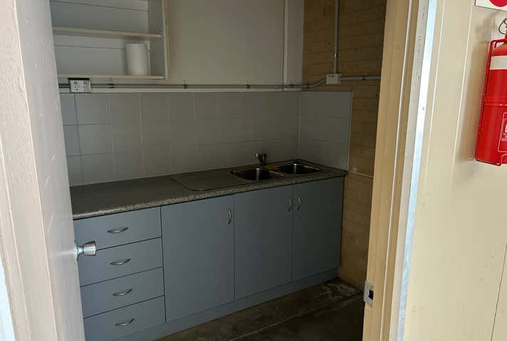 8/122-124 Radium Street North Welshpool WA 6106 - Image 7