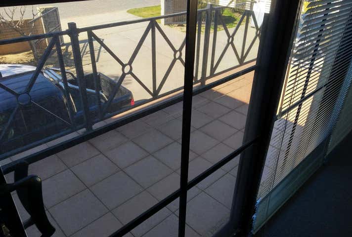 9B Weatherburn Way Kardinya WA 6163 - Image 14