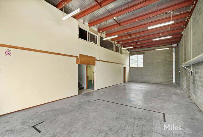 1/10 Sherwood Court Wantirna South VIC 3152 - Image 2