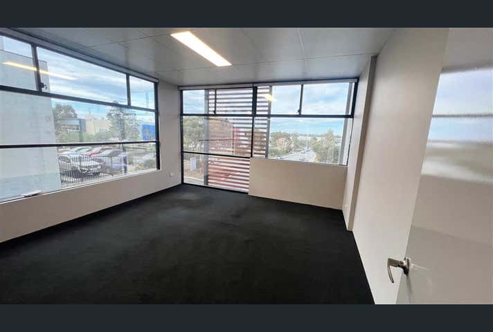 2/10 Renewable Chase Bibra Lake WA 6163 - Image 3