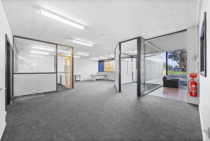 998 Norman Street Wendouree VIC 3355 - Image 5