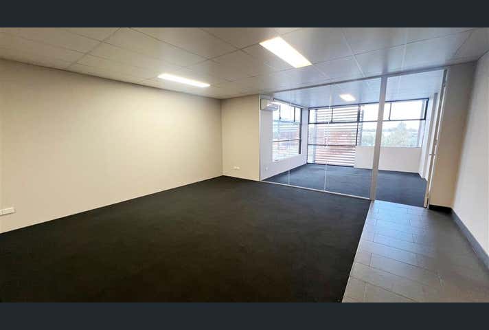 2/10 Renewable Chase Bibra Lake WA 6163 - Image 4