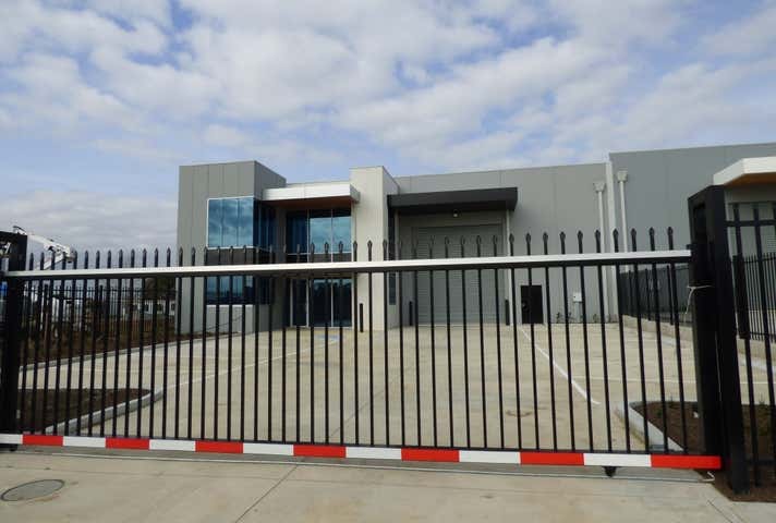 28 Remount Way Cranbourne West VIC 3977 - Image 3