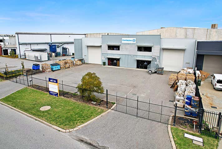 14 Tacoma Circuit Canning Vale WA 6155 - Image 18