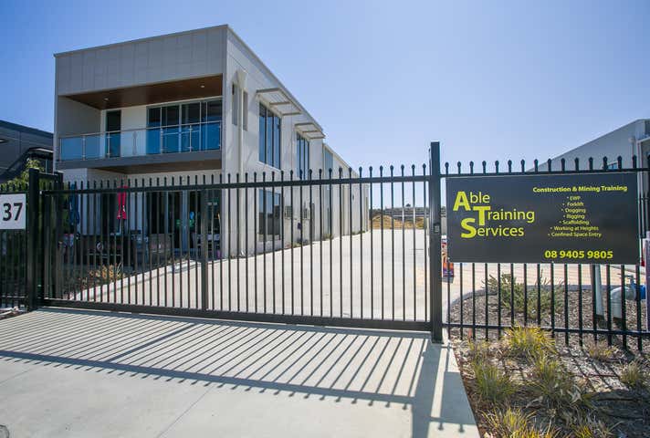 Unit 4, 37 Greenwich Pde Neerabup WA 6031 - Image 1