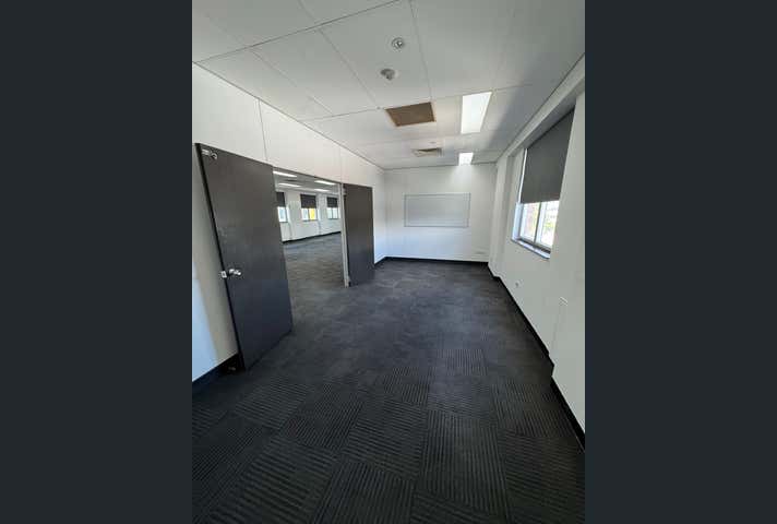 482 Kingsford Smith Drive Hamilton QLD 4007 - Image 14